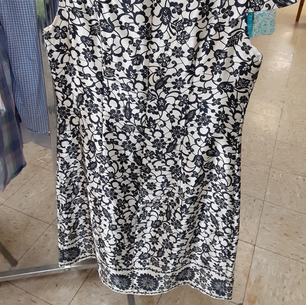 Dress - Picture 4 of 4